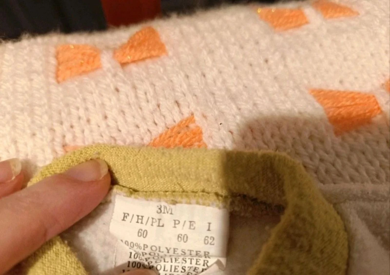 Pijama de veludo branco e verde-oliva com bordado de coelho – Tamanho 3 meses – Muito bom estado – photo 2